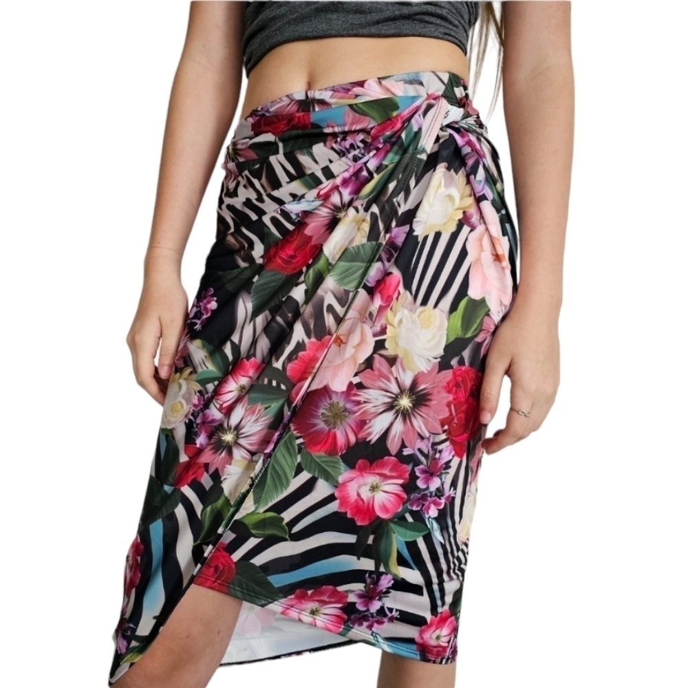 Venus Tropical Floral Sarong Skirt - Picture 2 of 9
